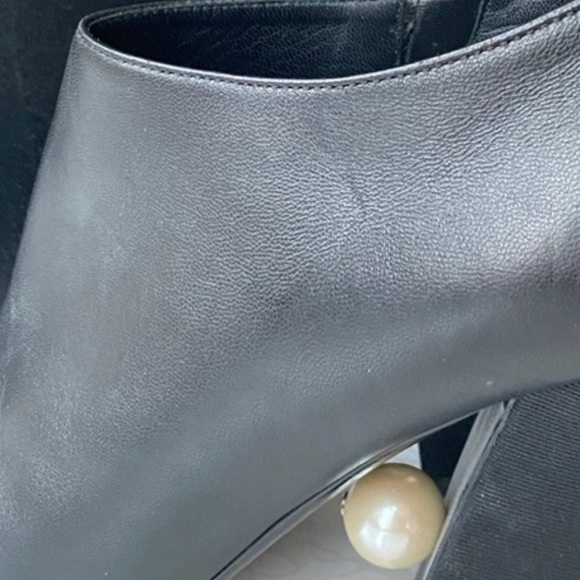 CHANEL - Picture 6 of 7